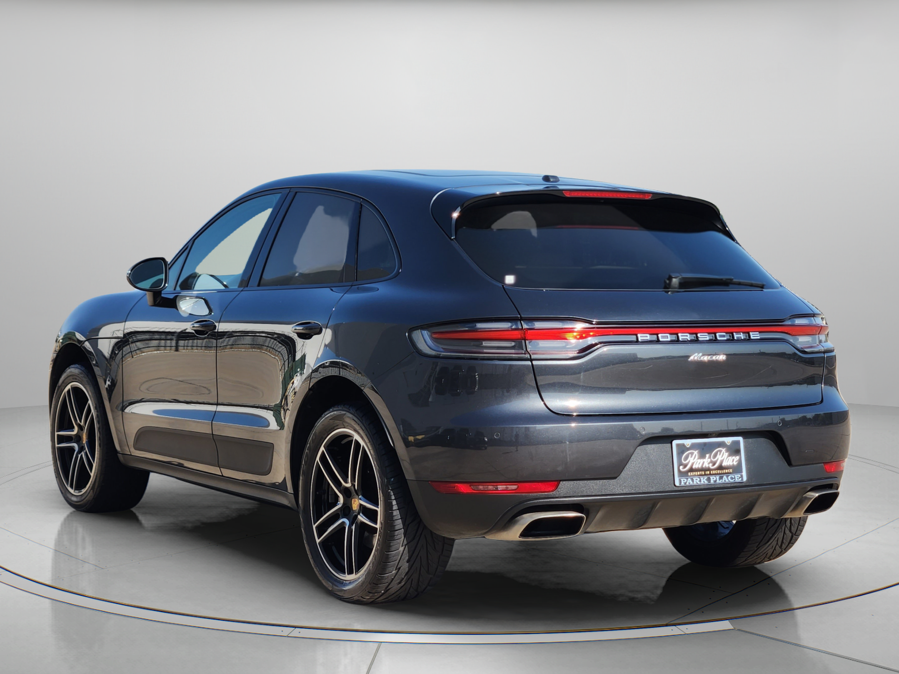 Used 2020 Porsche Macan AWD/4WD image 3