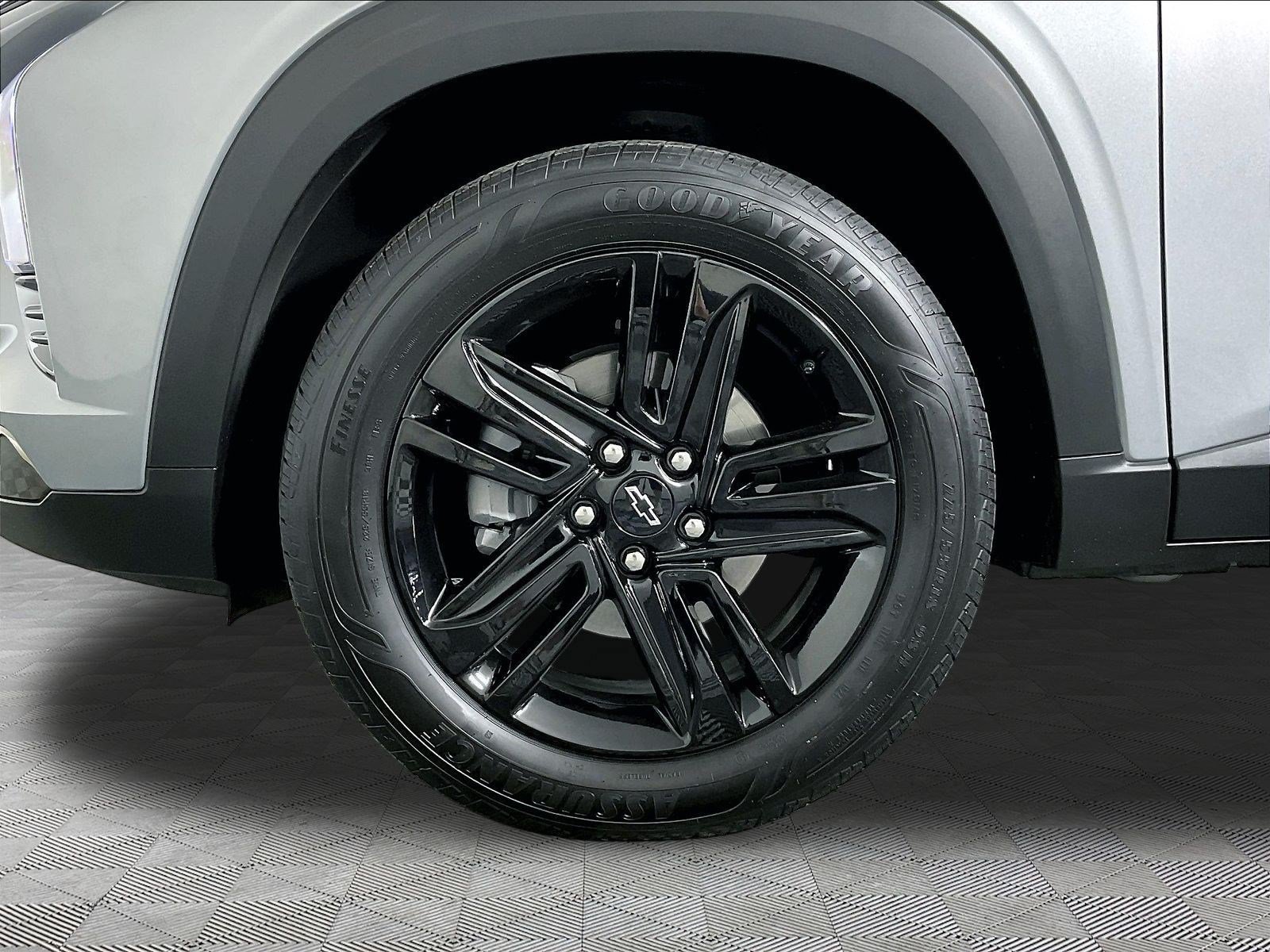 Used 2025 Chevrolet Trax ACTIV w/ Driver Confidence Package FWD image 33