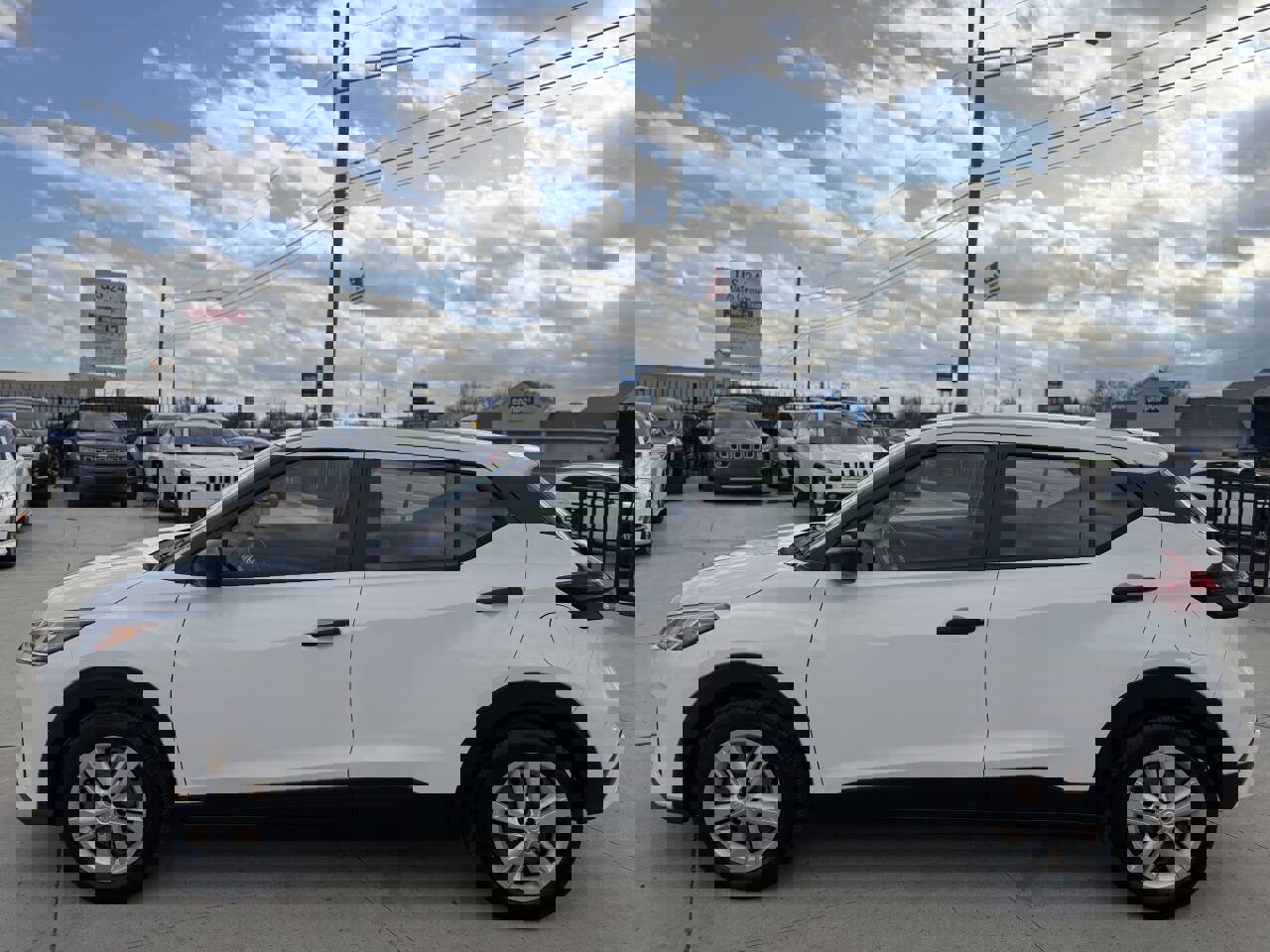 Used 2021 Nissan Kicks S FWD image 3