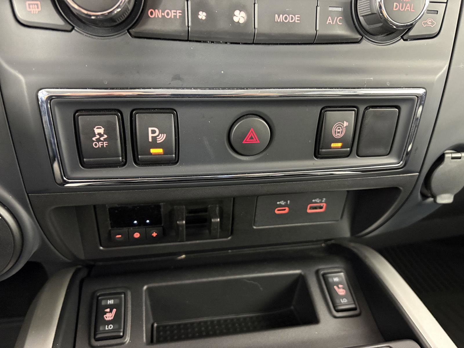 Used 2024 Nissan Titan SV w/ SV Convenience Package image 33