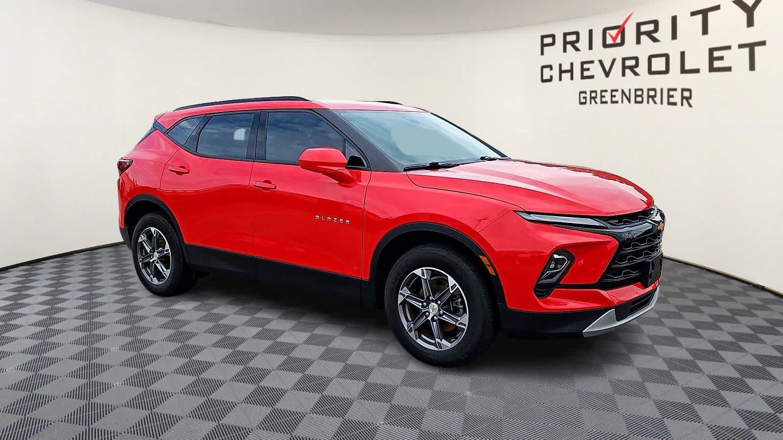 Used 2024 Chevrolet Blazer LT w/ Convenience Package FWD image 2