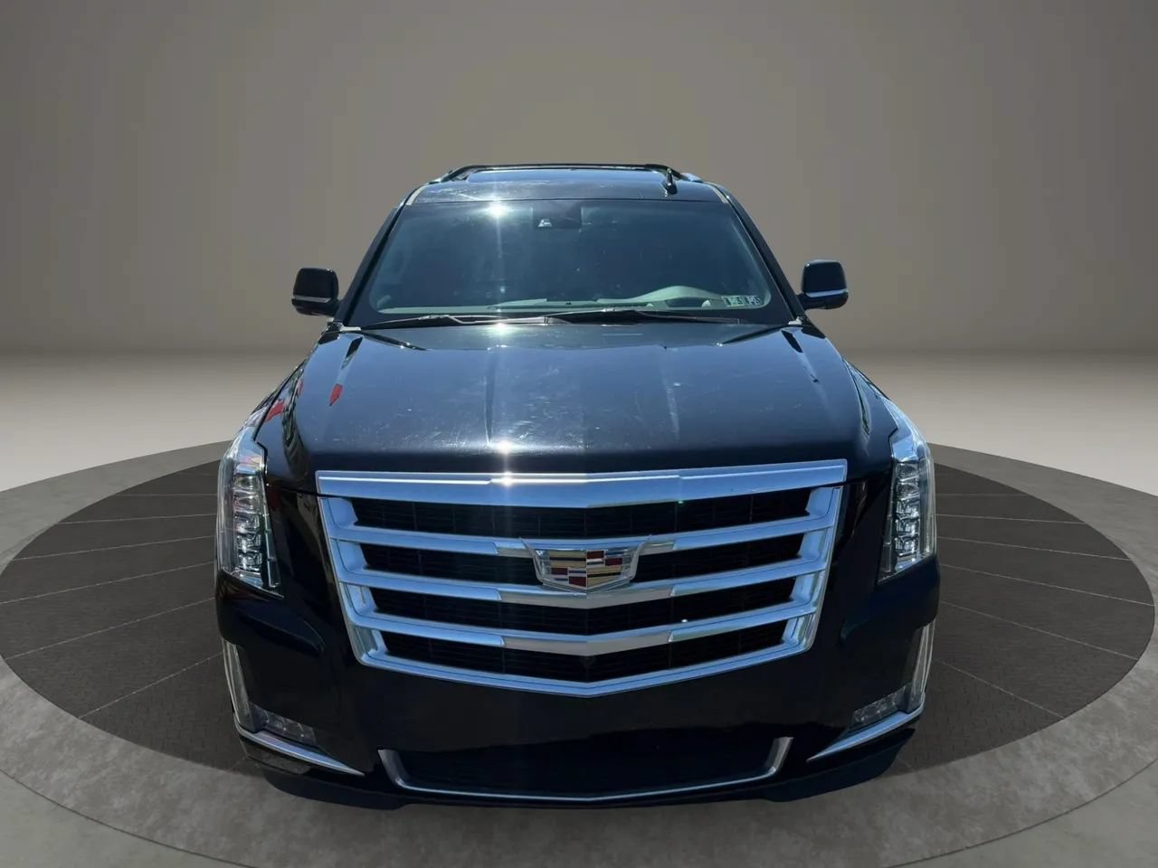 Used 2018 Cadillac Escalade Luxury AWD/4WD image 4