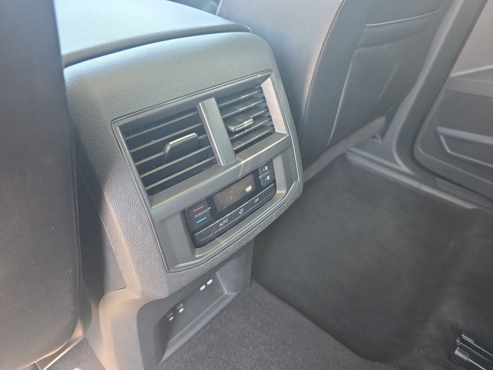 Used 2022 Volkswagen Atlas SEL AWD/4WD image 32