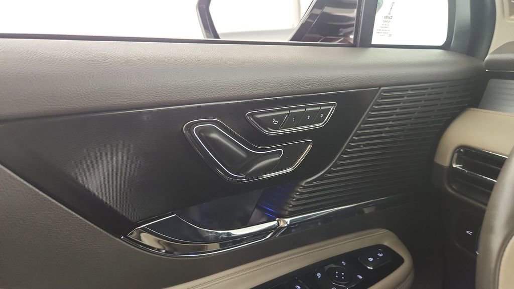 Used 2021 Lincoln Corsair FWD w/ Equipment Group 101A image 15