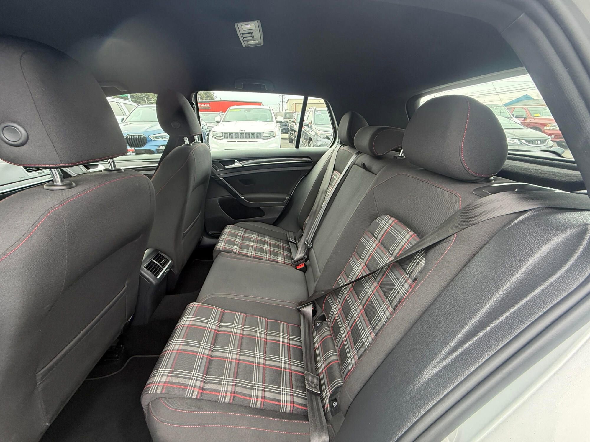 Used 2016 Volkswagen GTI SE FWD image 7