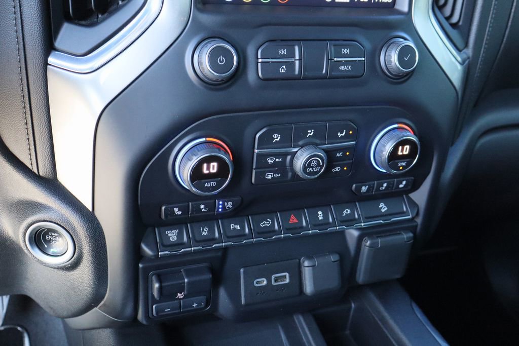 Used 2020 Chevrolet Silverado 2500 LTZ w/ Technology Package image 17