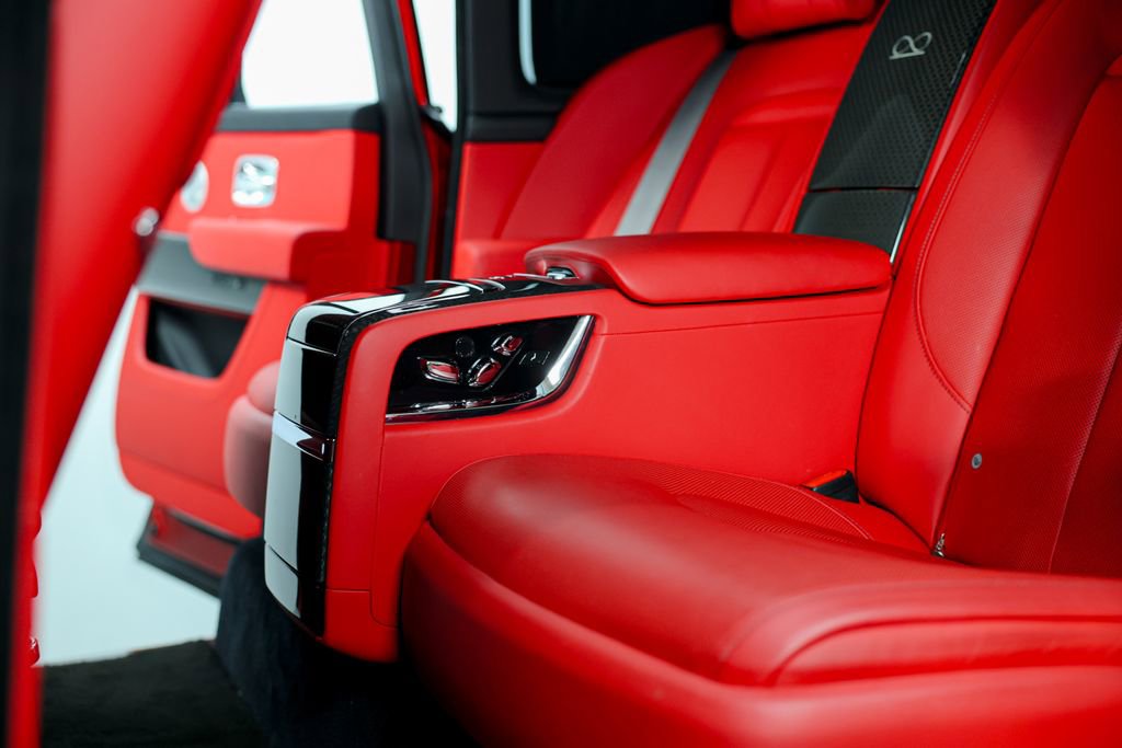 Used 2022 Rolls-Royce Cullinan Black Badge w/ Dark Exterior Package image 29