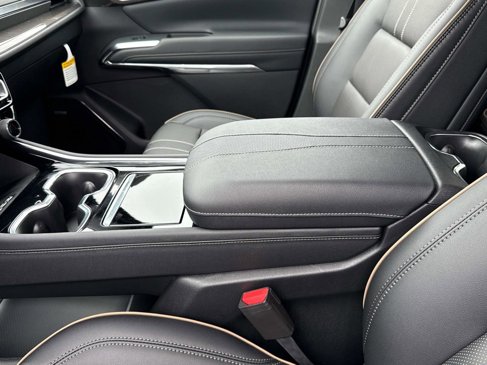 New 2025 Chevrolet Traverse High Country w/ LPO, Floor Liner Package image 8