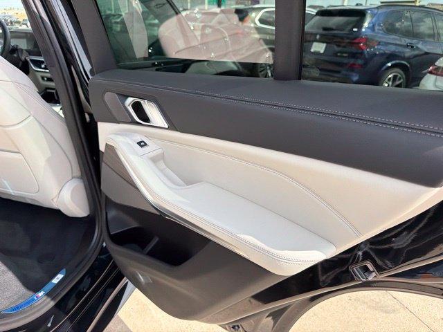 New 2026 BMW X5 xDrive40i w/ M Sport Package AWD/4WD image 18