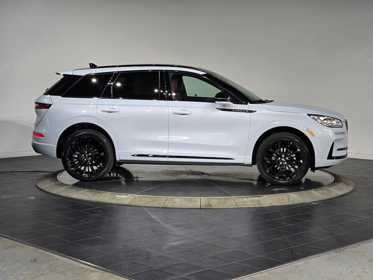 New 2025 Lincoln Corsair Reserve w/ Jet Appearance Package video 3