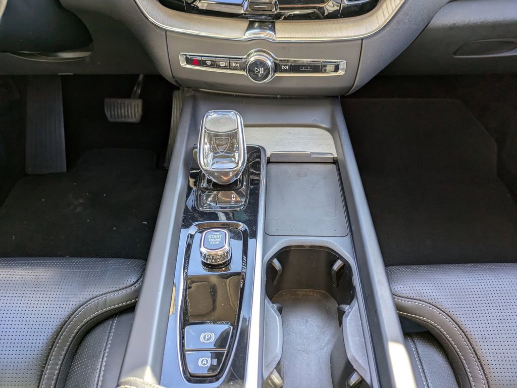 Certified 2022 Volvo XC60 B5 Inscription w/ Advanced Package image 19