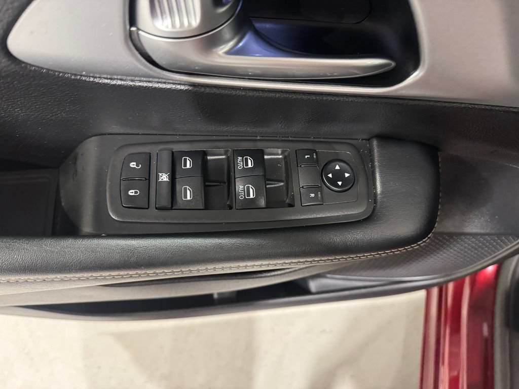 Used 2021 Chrysler Pacifica Touring w/ S Appearance Package FWD image 18