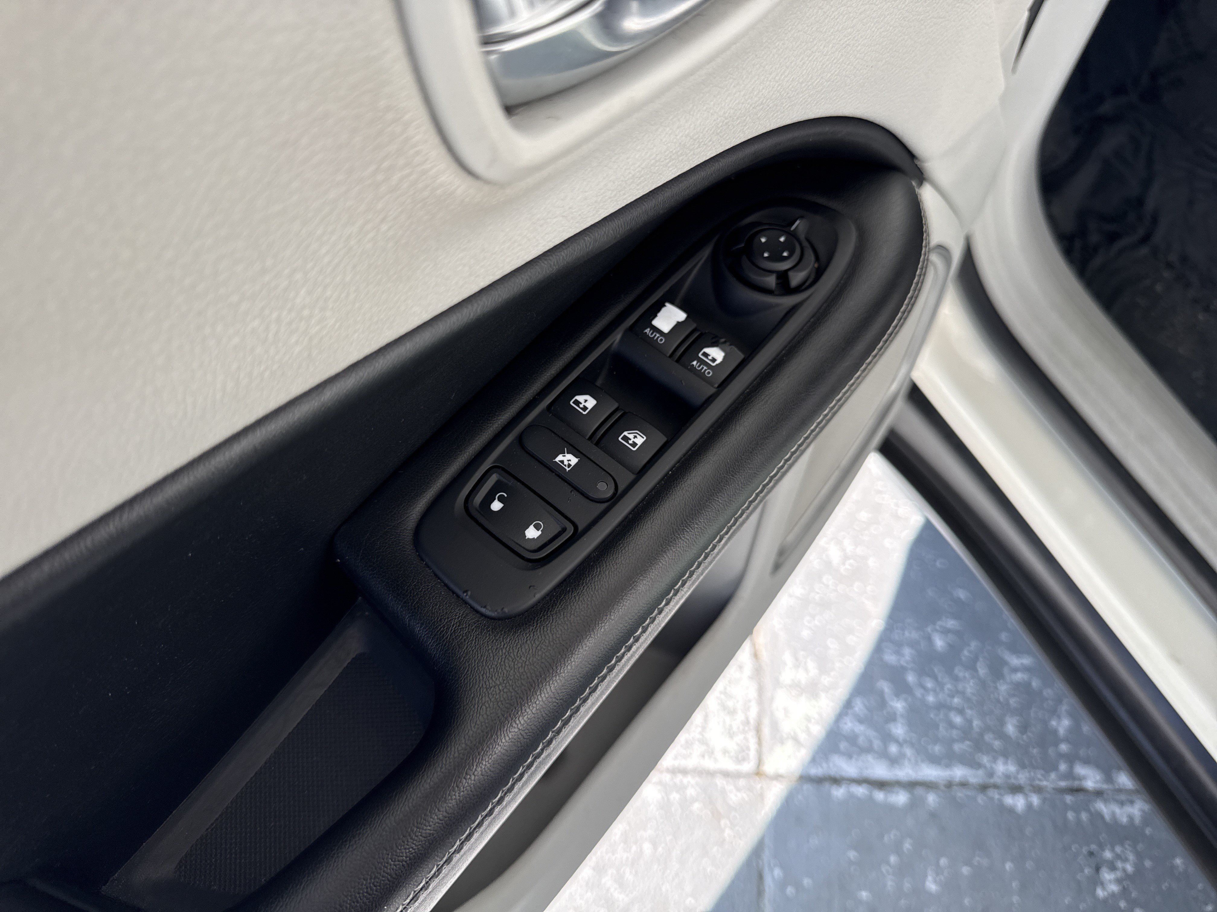 Used 2021 Jeep Compass Latitude FWD image 14