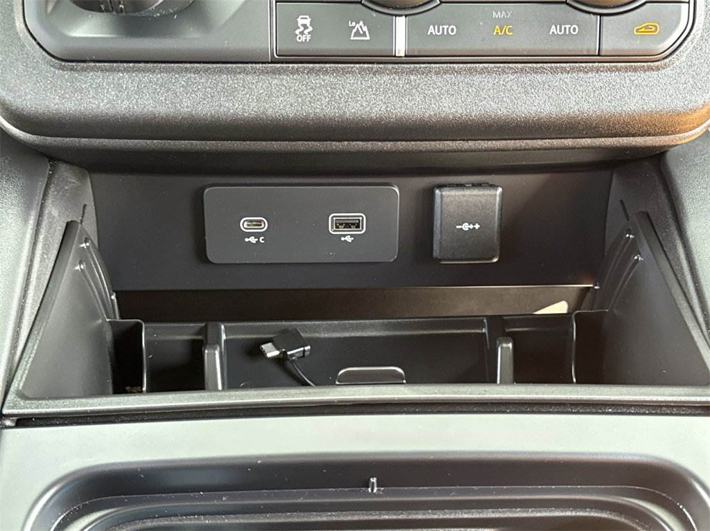 Used 2023 Land Rover Defender 110 V8 image 29