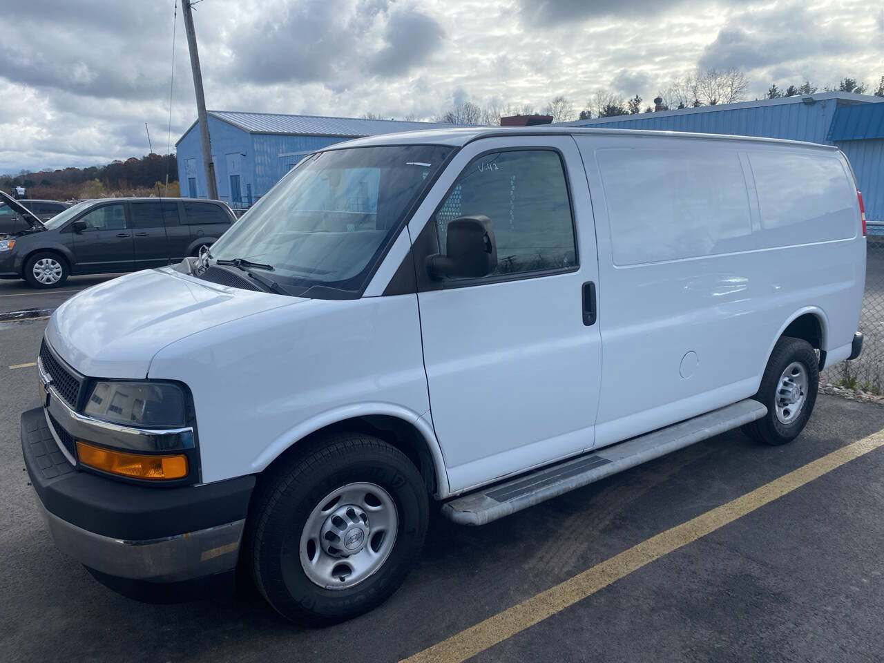 Used 2018 Chevrolet Express 2500 w/ Driver Convenience Package image 2