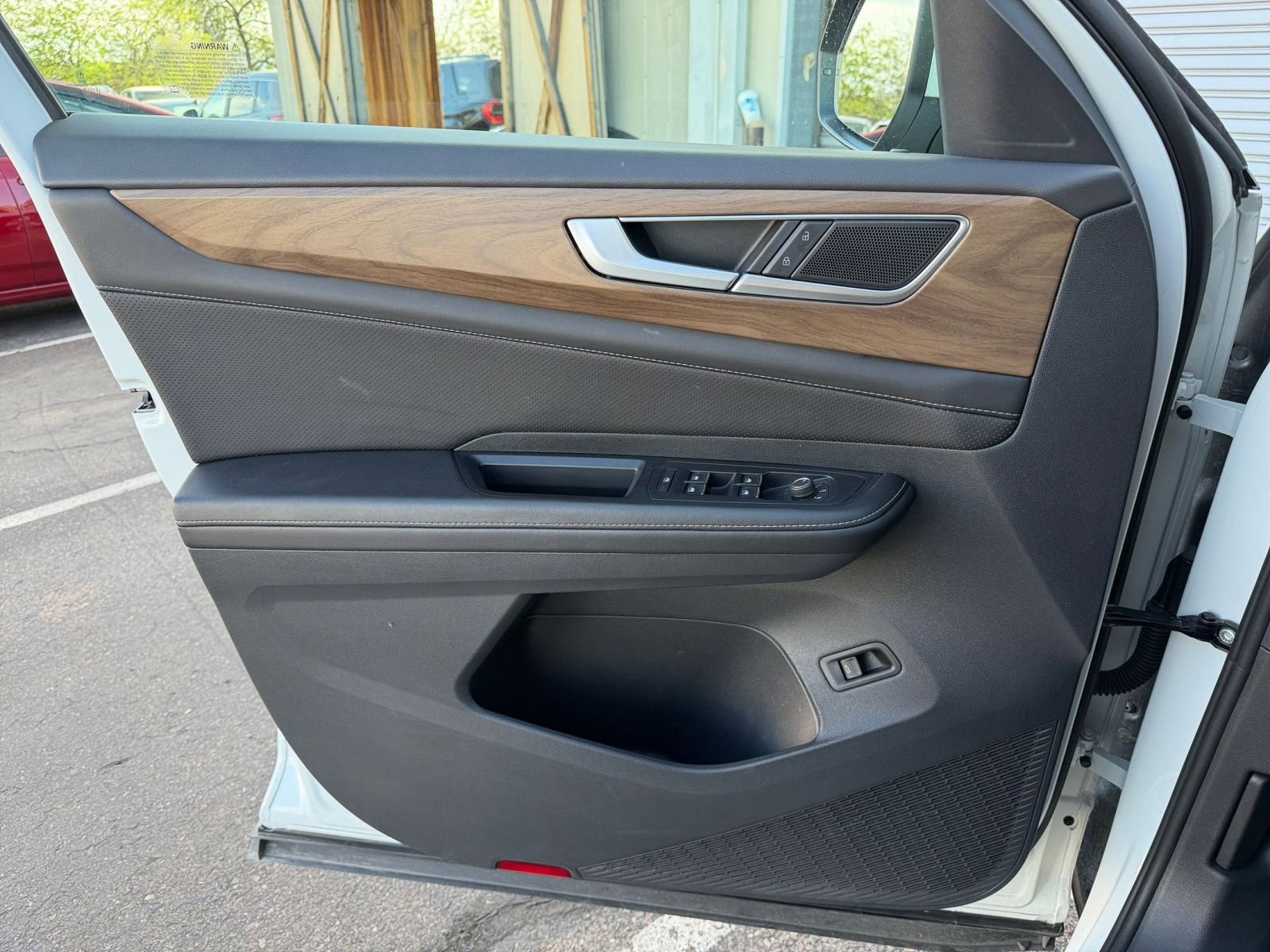 Used 2025 Volkswagen Atlas SE AWD/4WD image 18