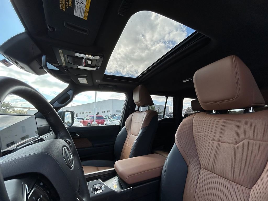 Used 2025 Lexus GX 550 AWD/4WD image 12