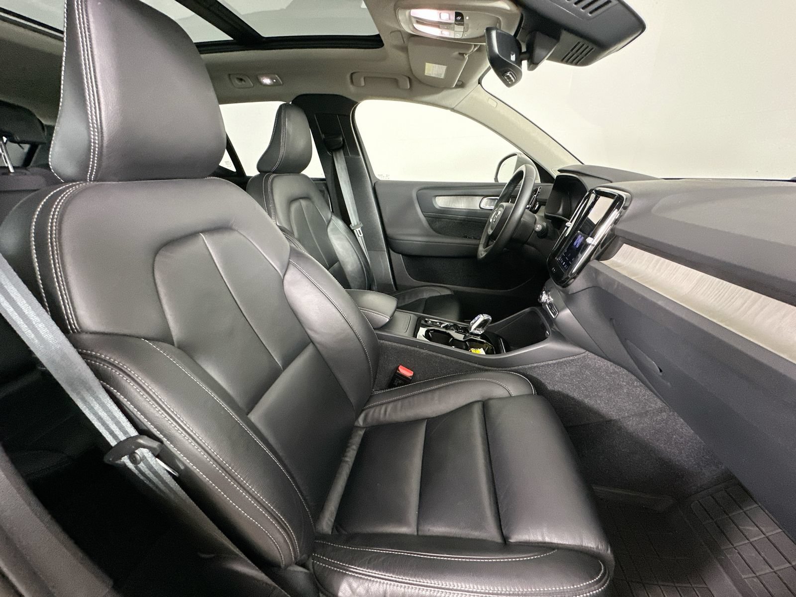 Used 2023 Volvo XC40 B5 Ultimate w/ Protection Package Premier AWD/4WD image 42