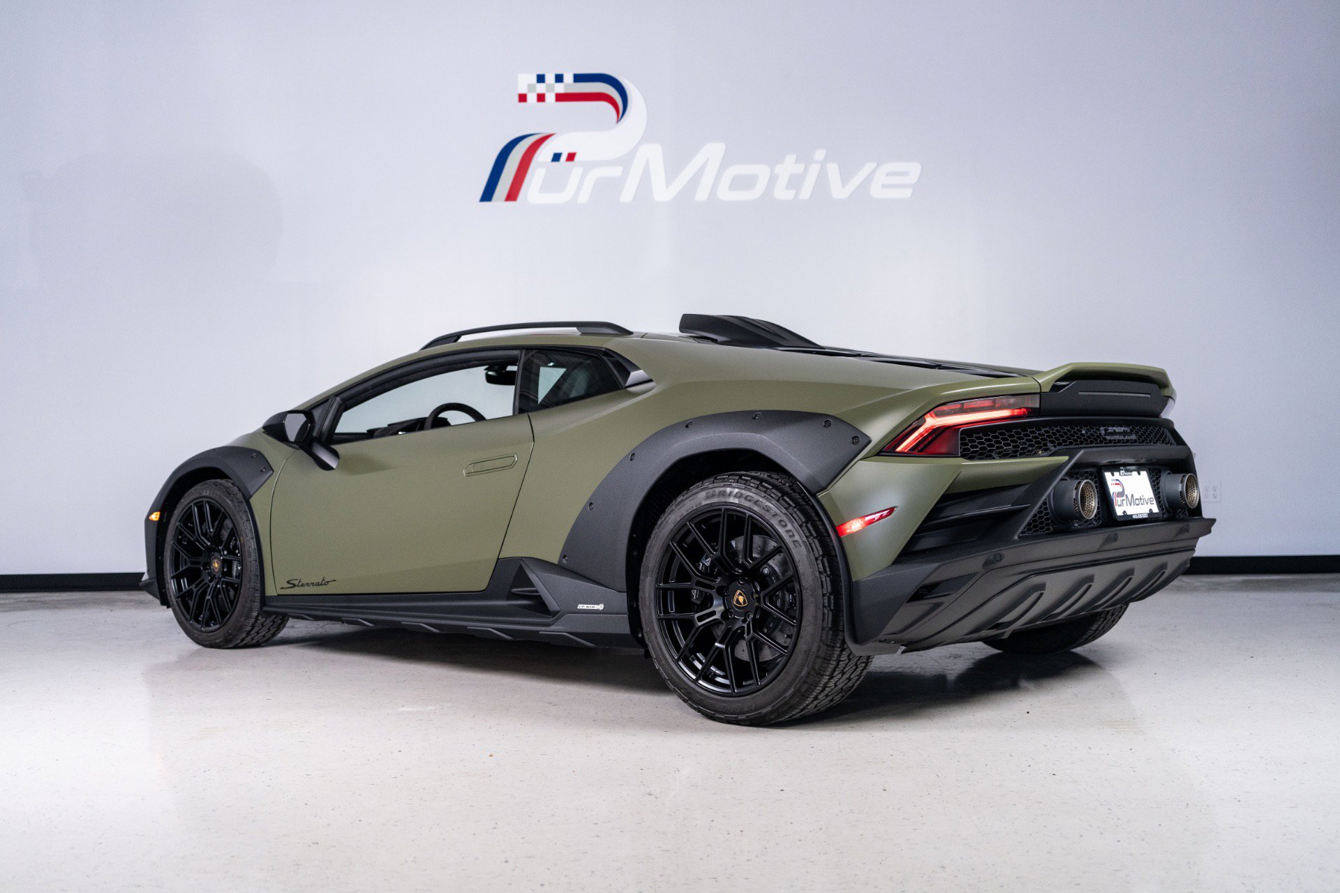 Used 2024 Lamborghini Huracan Sterrato AWD/4WD image 16