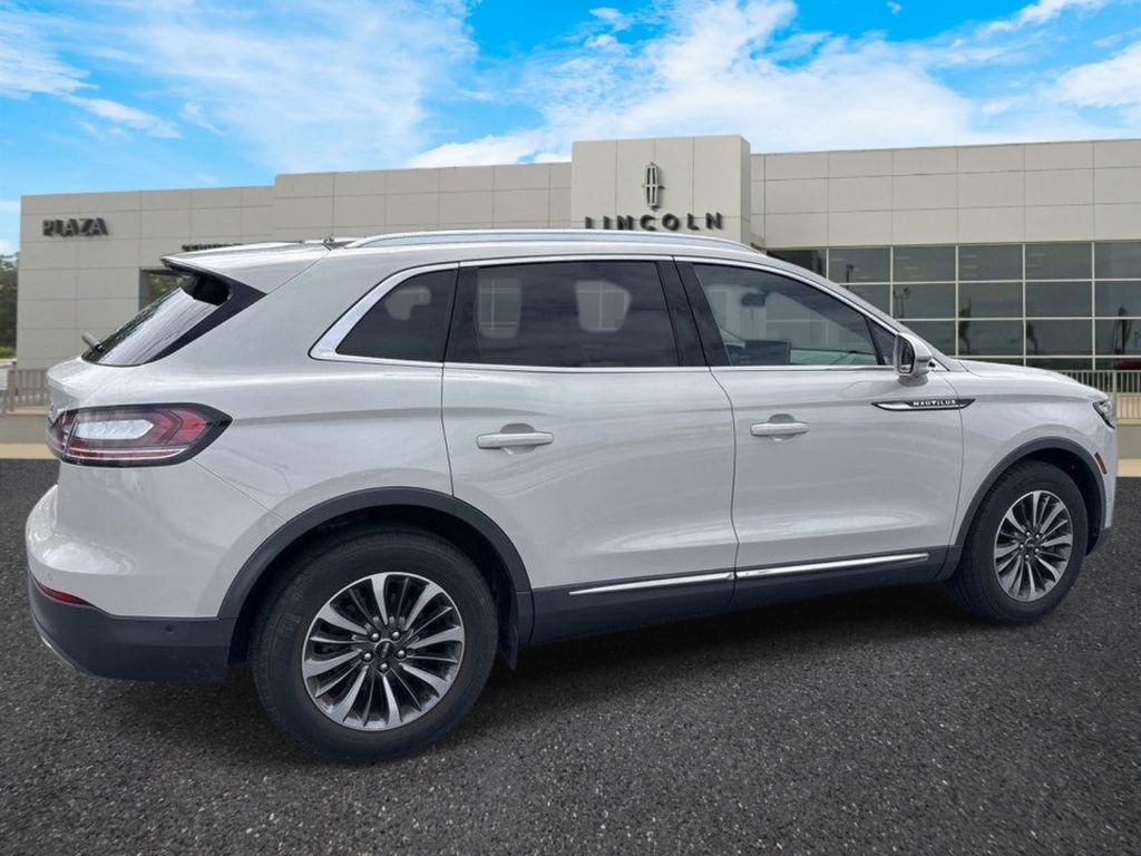 Used 2021 Lincoln Nautilus Reserve image 3