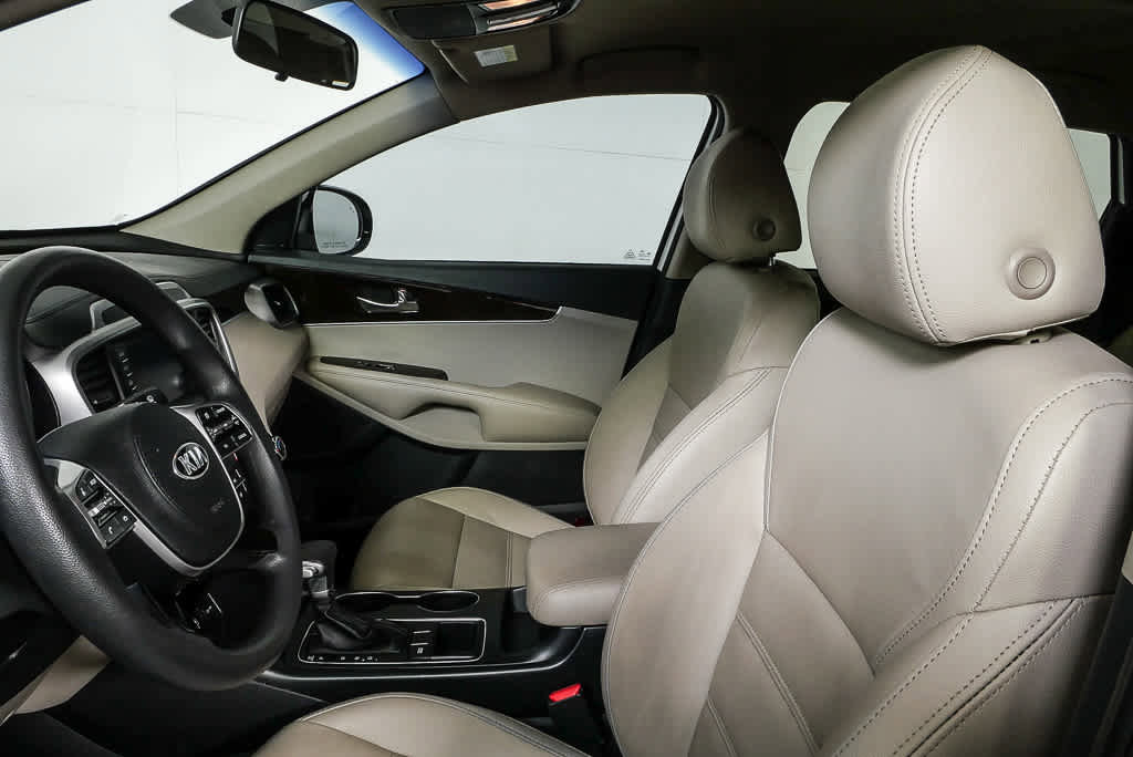 Used 2020 Kia Sorento LX image 5