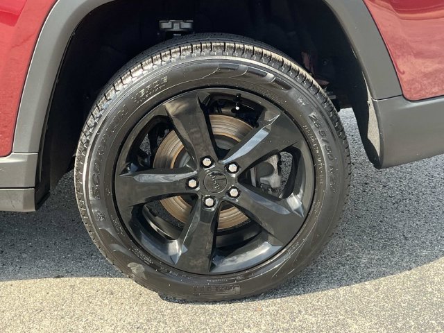 Certified 2025 Jeep Grand Cherokee L Limited w/ Luxury Tech Group II AWD/4WD image 12