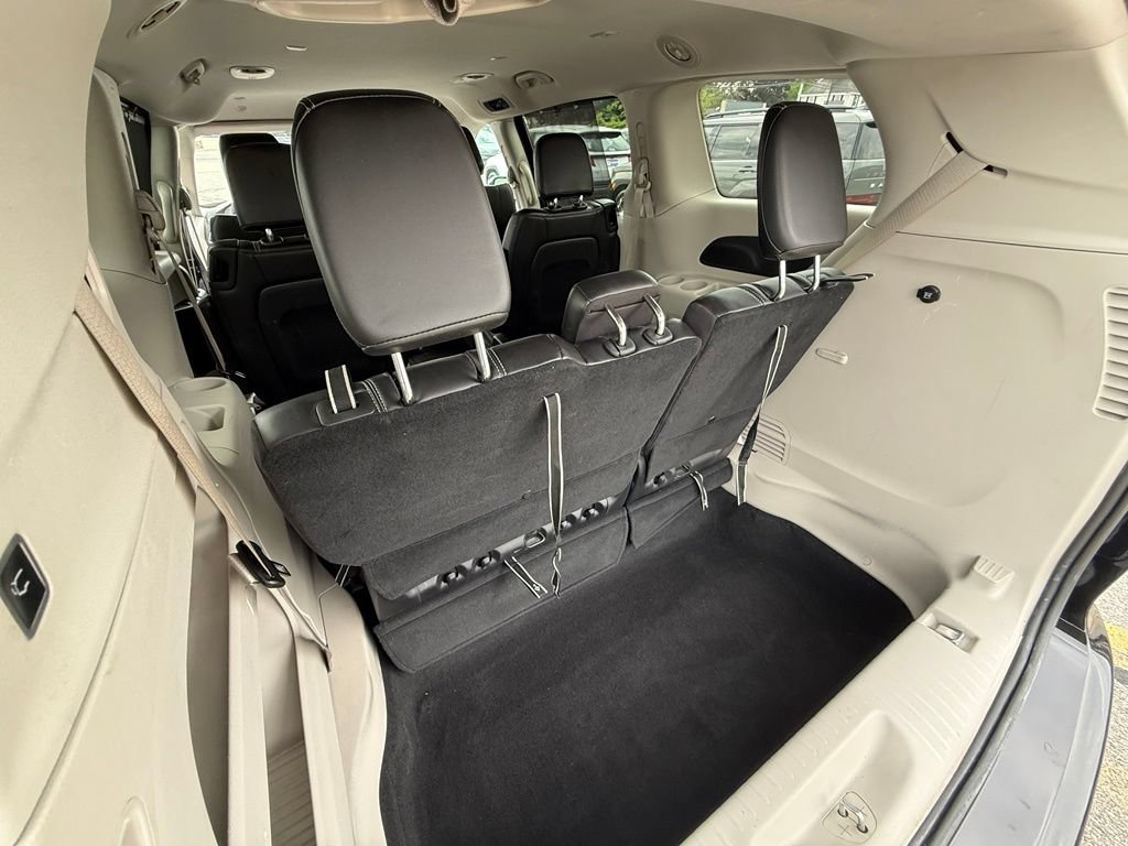 Used 2024 Chrysler Pacifica Touring-L FWD image 35