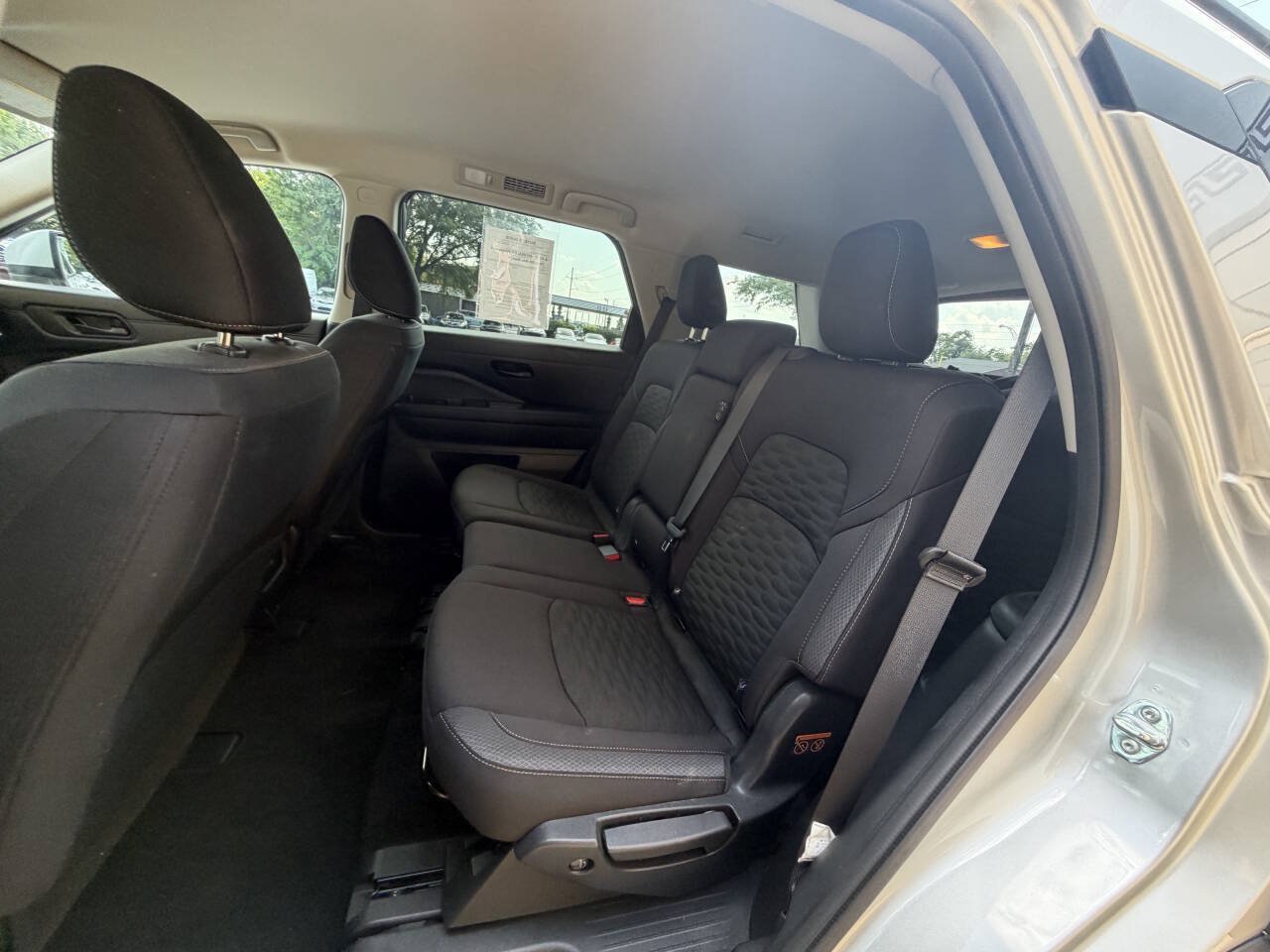Used 2025 Nissan Pathfinder SV FWD image 18
