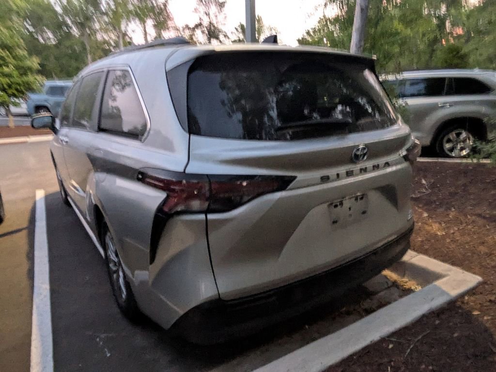 Certified 2024 Toyota Sienna XLE image 5