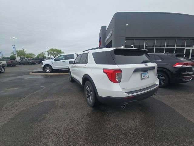 Used 2021 Ford Explorer XLT w/ Equipment Group 202A image 8