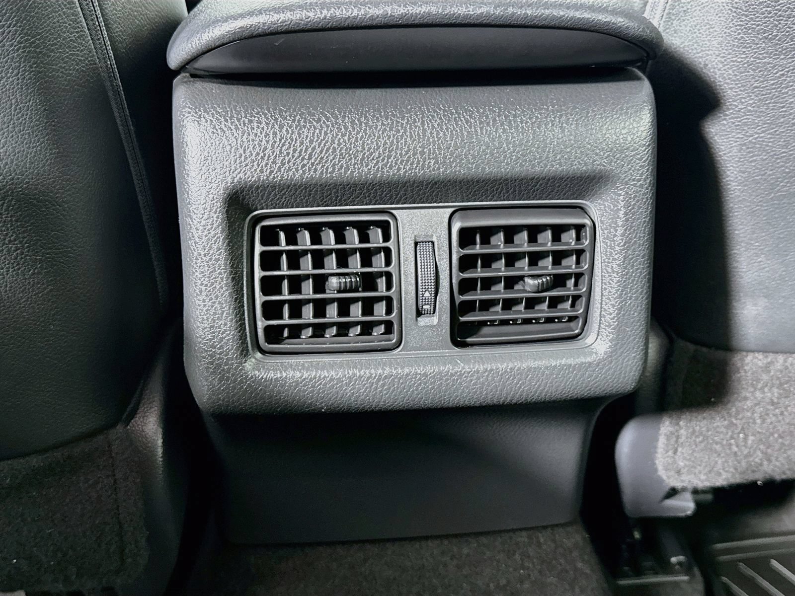 Used 2018 Toyota Camry SE FWD image 25