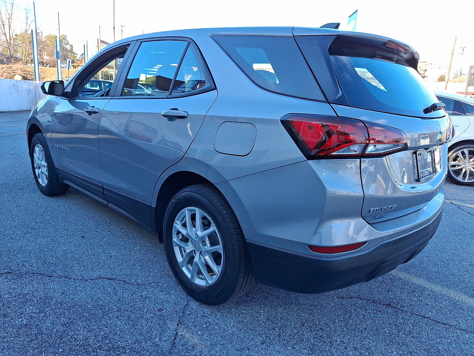 Used 2023 Chevrolet Equinox LS image 3