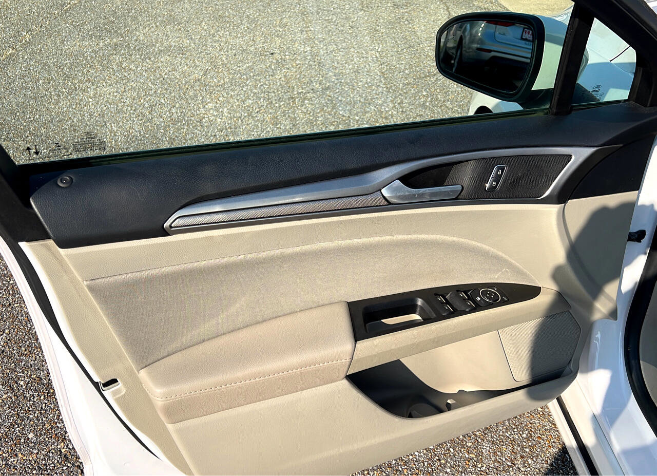 Used 2020 Ford Fusion SE image 10