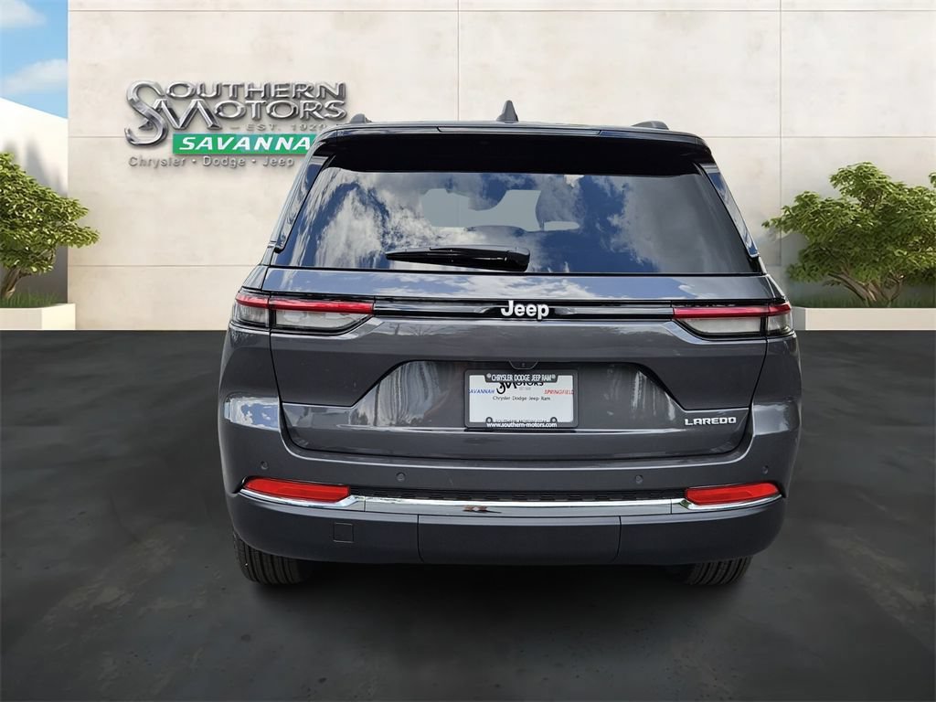 New 2025 Jeep Grand Cherokee Laredo X w/ Luxury Tech Group I RWD image 4