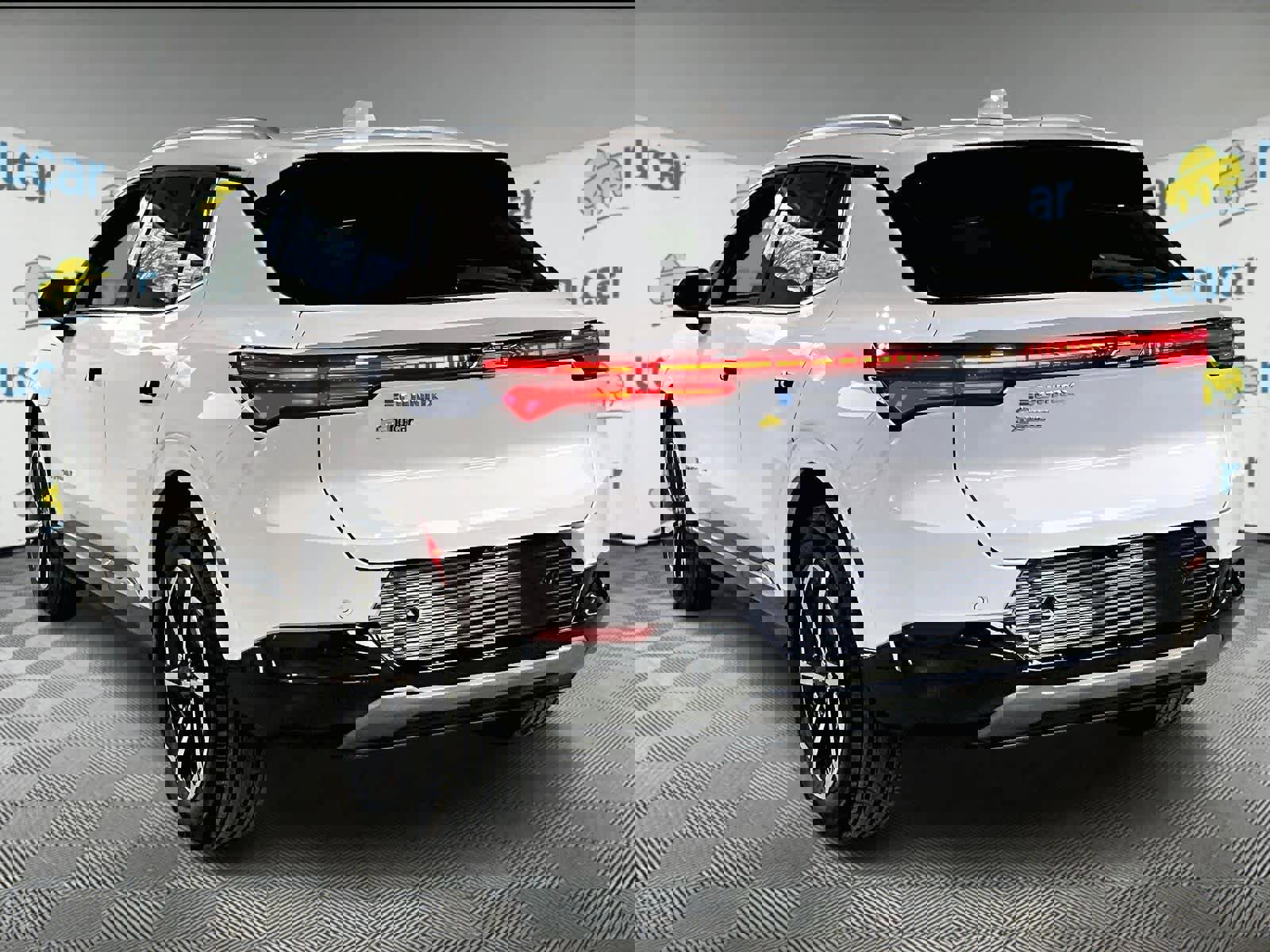 Used 2025 Chevrolet Equinox EV LT w/ Convenience Package image 4