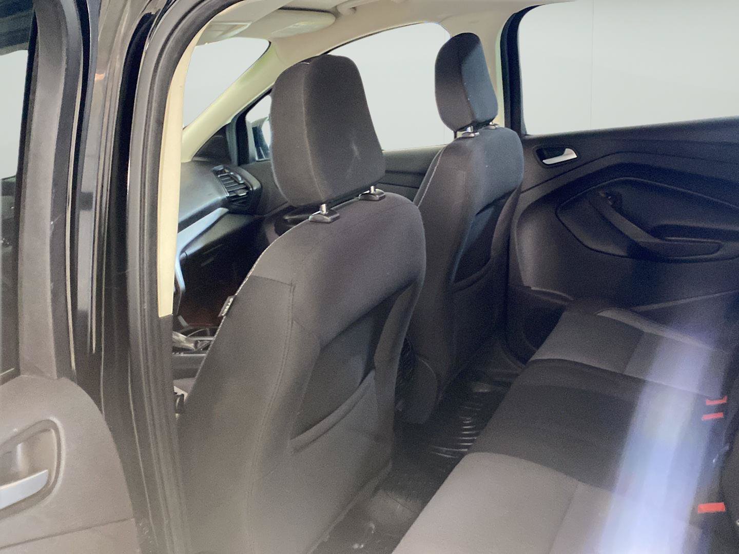 Used 2018 Ford Escape SE w/ SE Sync 3 Package AWD/4WD image 24