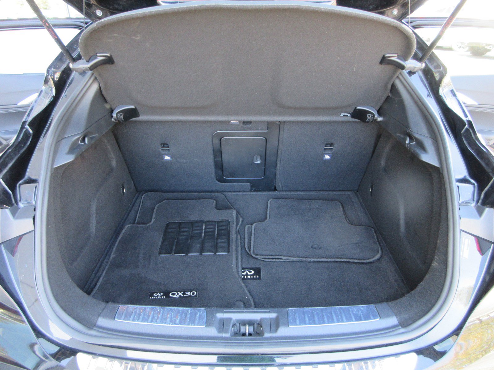 Used 2018 INFINITI QX30 AWD w/ Pro Assist Package image 49