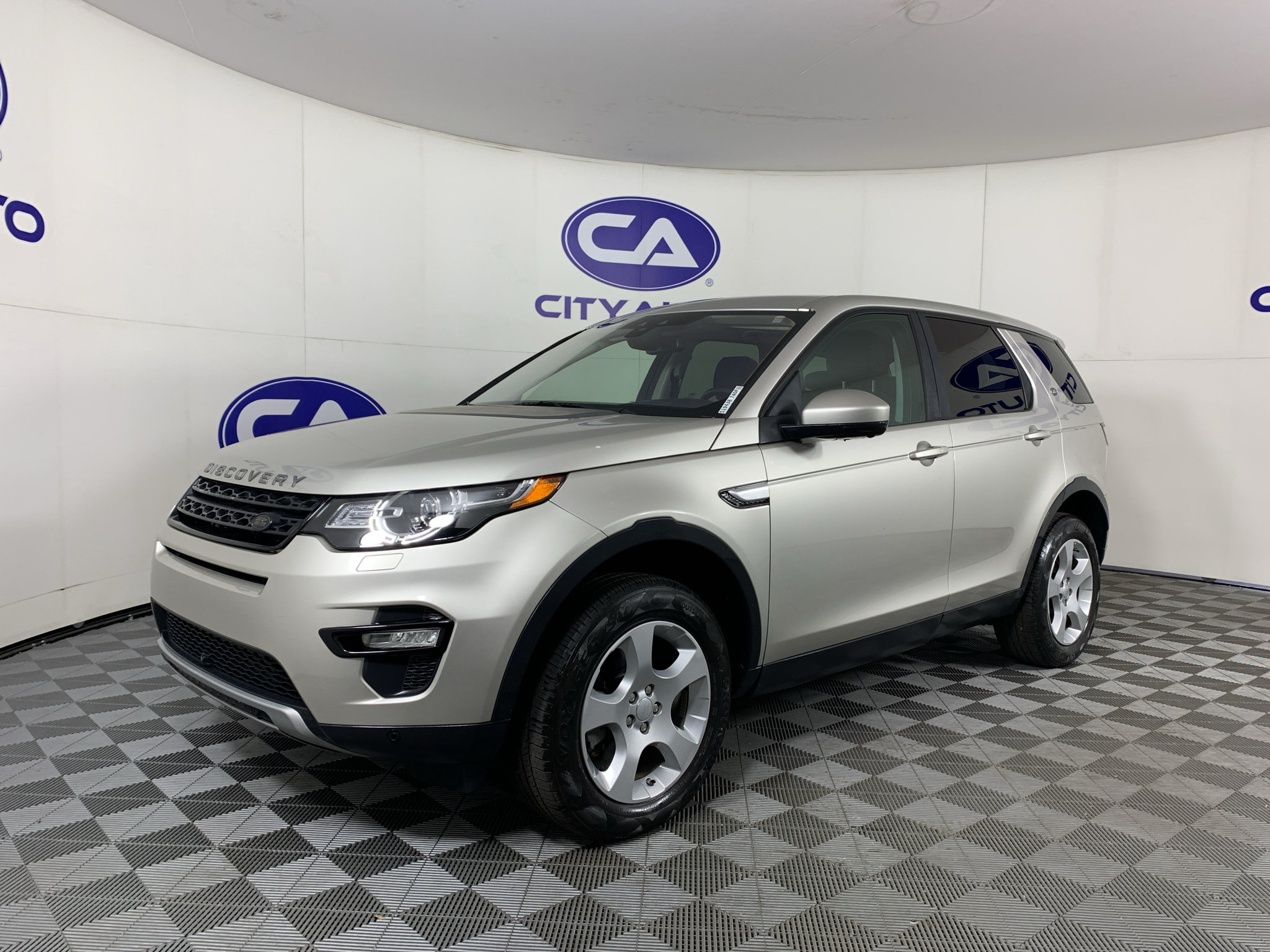 Used 2017 Land Rover Discovery Sport HSE AWD/4WD image 7