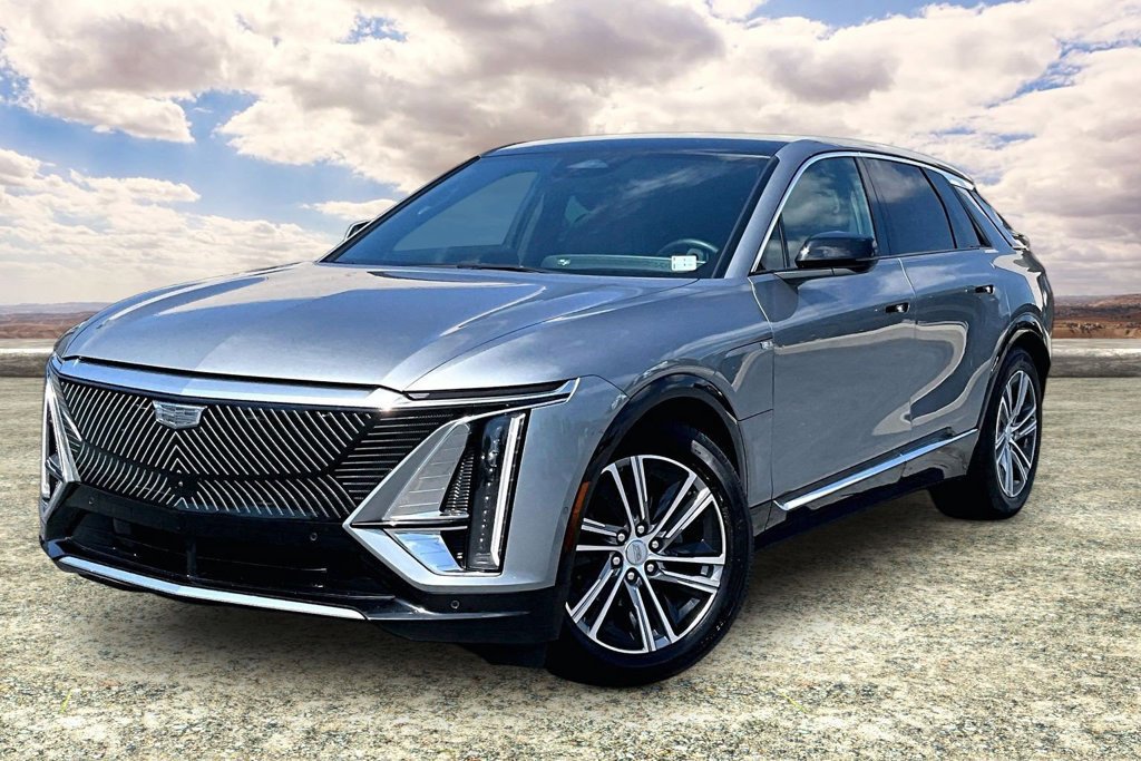 Certified 2024 Cadillac Lyriq Luxury w/ LPO, Floor Liner Package AWD/4WD image 3