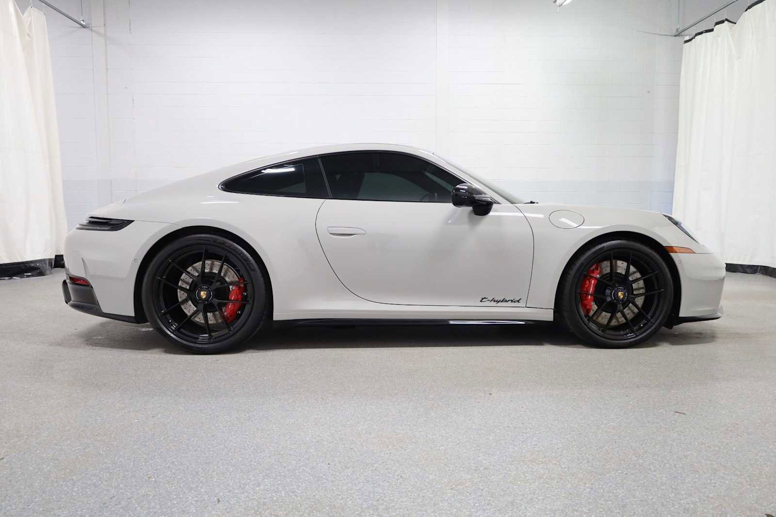 Used 2025 Porsche 911 Carrera 4 GTS AWD/4WD image 10