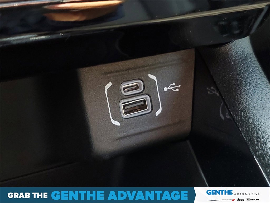 Used 2025 Jeep Compass Limited w/ Sun & Sound Group image 22