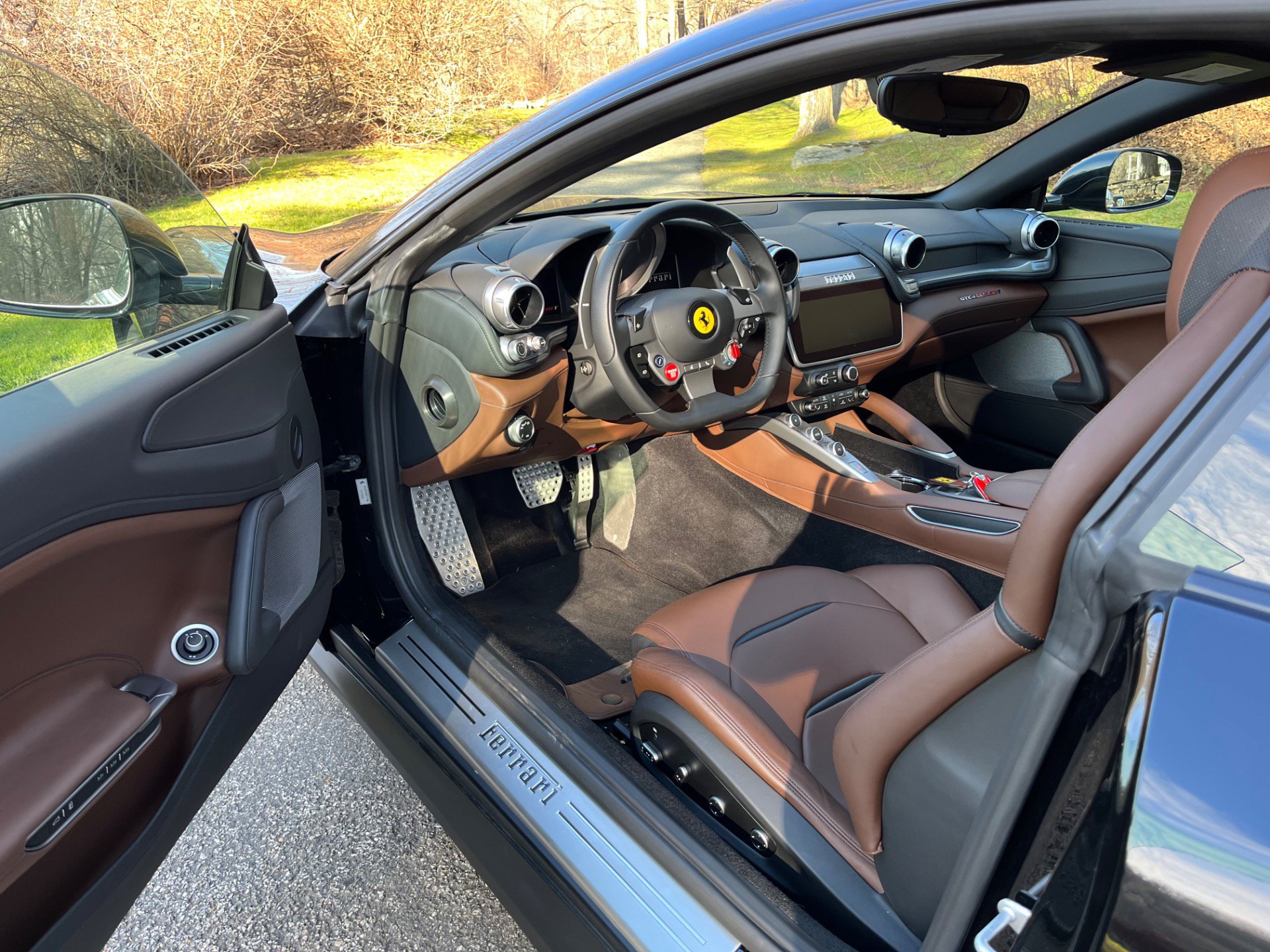 Used 2018 Ferrari GTC4Lusso T RWD image 2