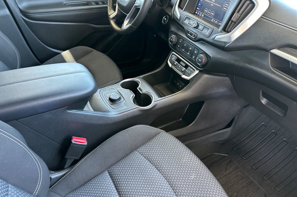 Used 2022 GMC Terrain SLE w/ LPO, Floor Liner Package image 23