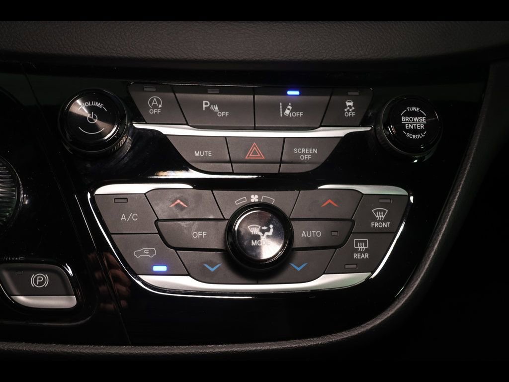 Used 2025 Chrysler Pacifica Select FWD image 27