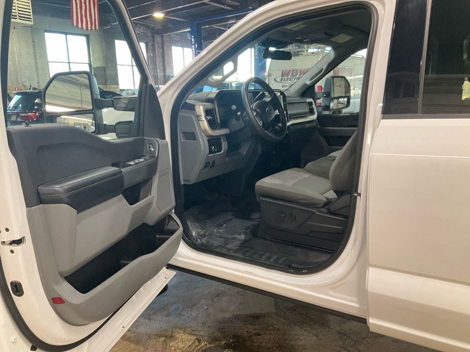 Used 2024 Ford F350 XLT w/ FX4 Off-Road Package image 16