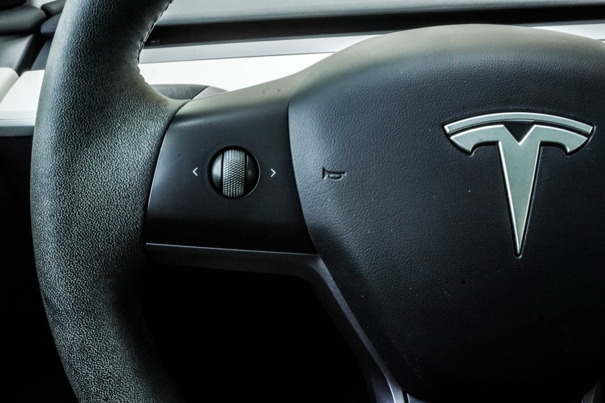 Used 2024 Tesla Model Y Long Range AWD/4WD image 30