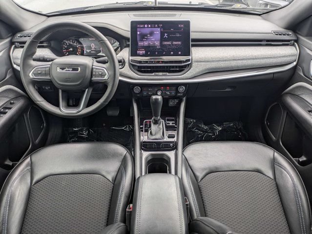 Used 2023 Jeep Compass Latitude w/ Sun and Sound Group AWD/4WD image 16