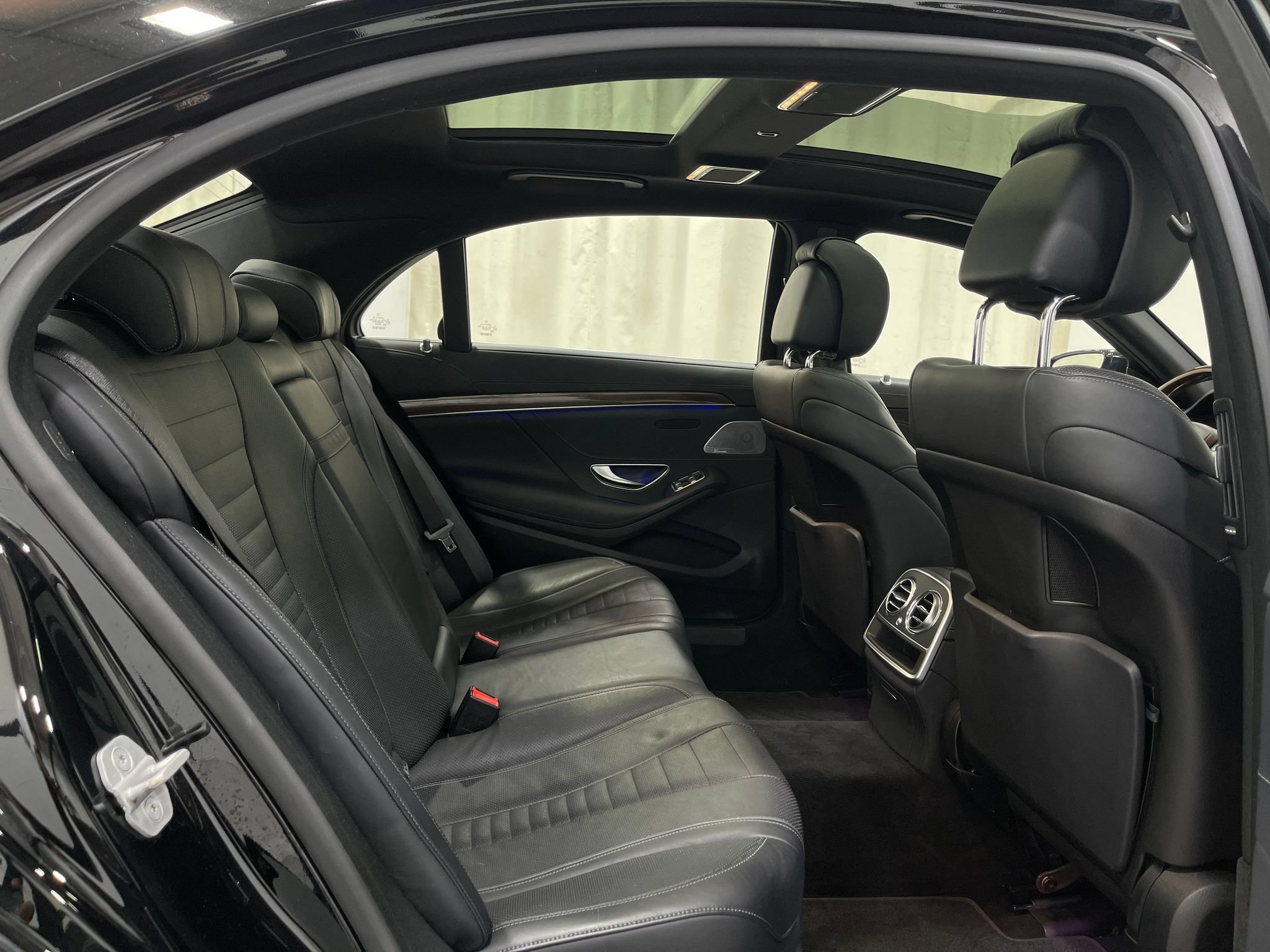 Used 2015 Mercedes-Benz S 550 4MATIC Sedan image 32