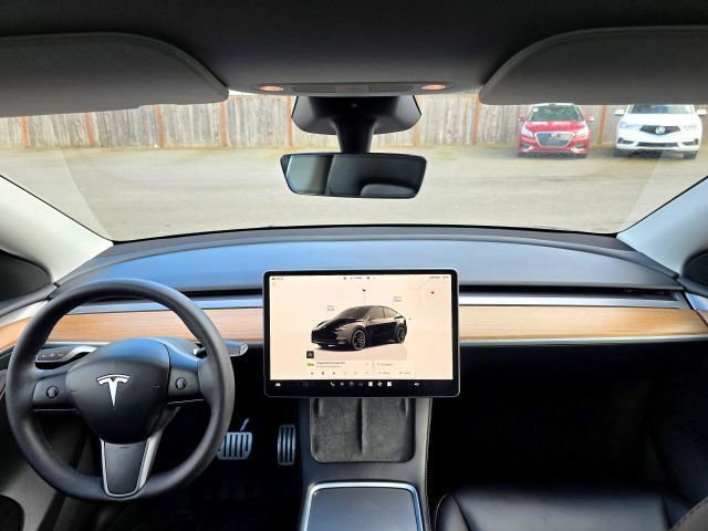 Used 2023 Tesla Model Y Performance image 9