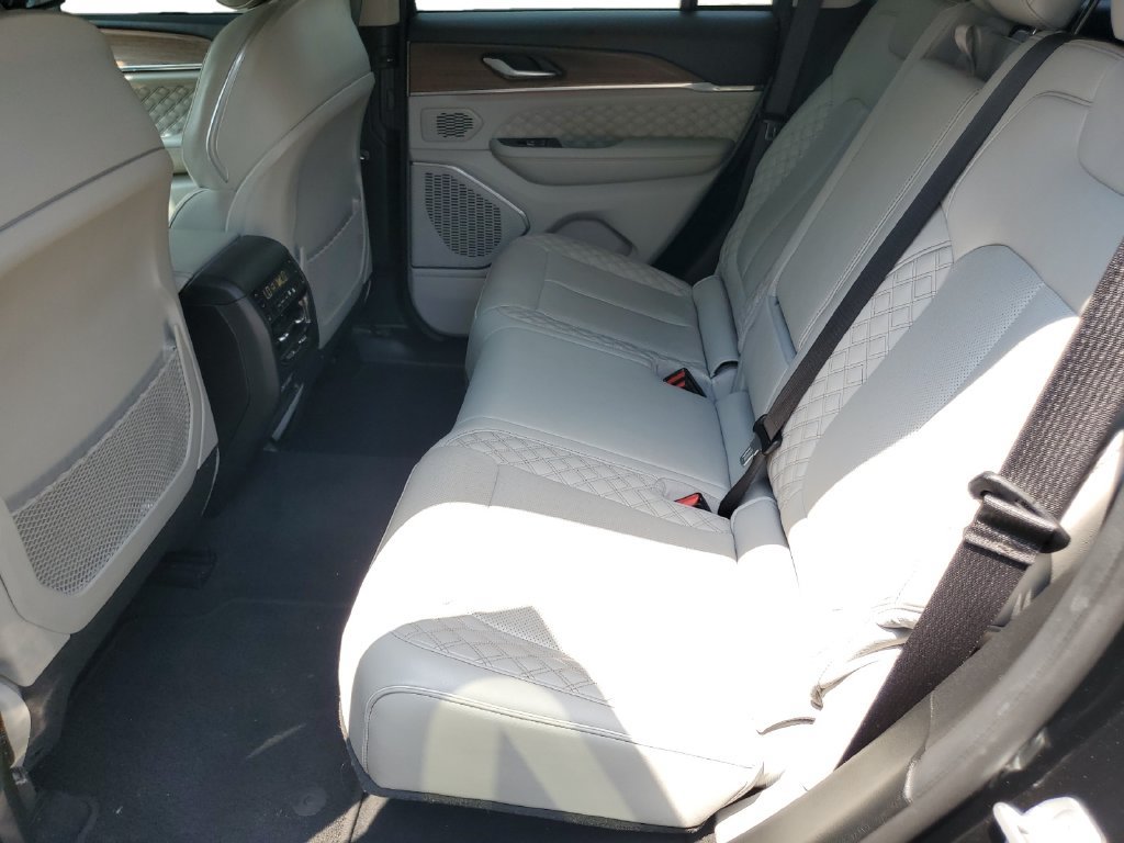 Used 2022 Jeep Grand Cherokee Summit AWD/4WD image 26